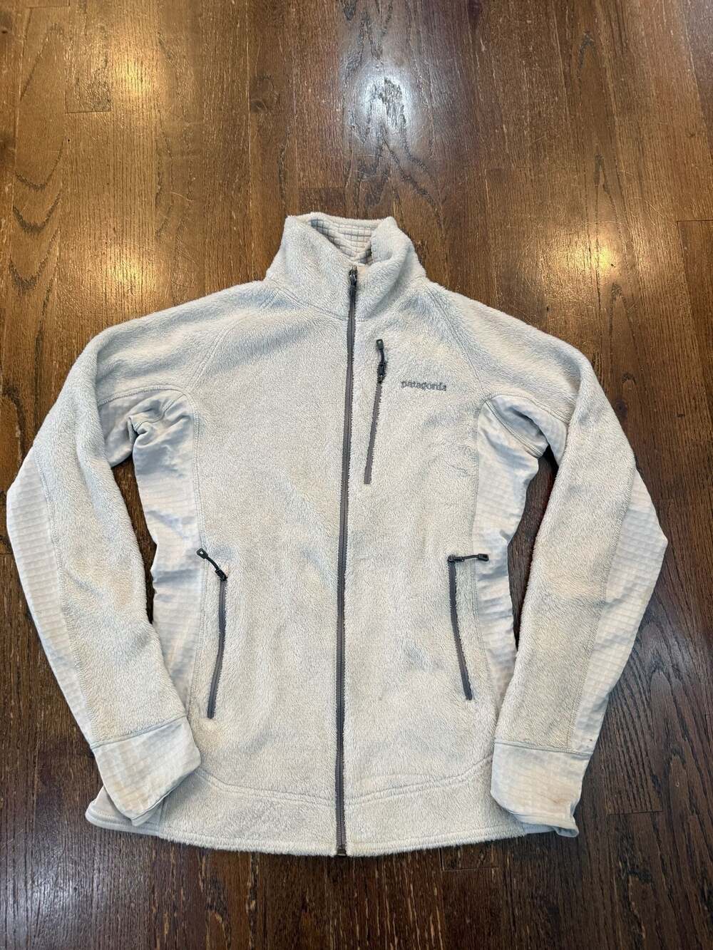 Patagonia Women's R2 Regulator gray Fleece Full-Zip Jacket